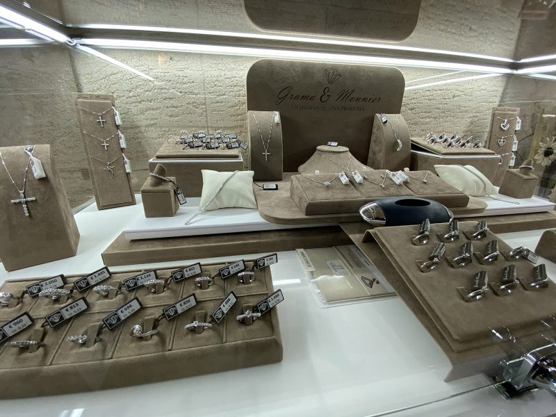 Esposizione di gioielli e diamanti